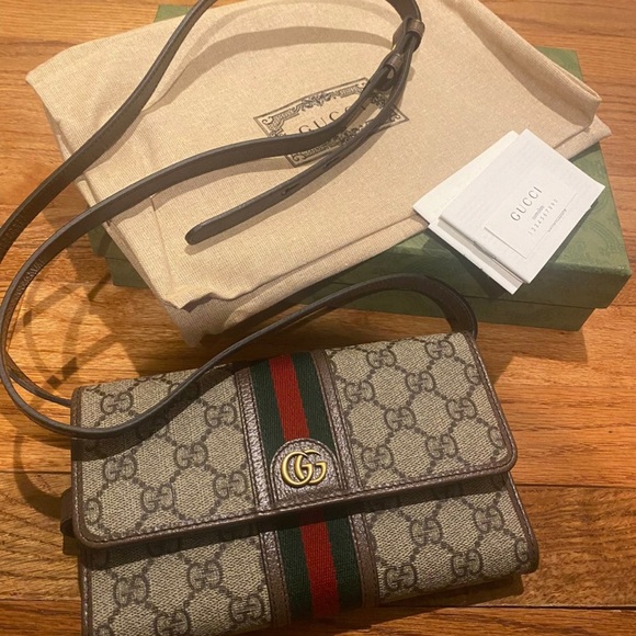*** Gucci Messenger mini monogram bag *** Like new *** - Picture 3 of 11